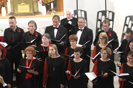 Letni koncert Komorni zbor Fran Gerbič, gostje MePZ Postojna 33 Foto Ljubo Vukelič